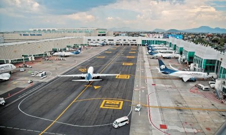 Gobierno compromete recursos para mejorar terminal de principal aeropuerto de Ciudad de México