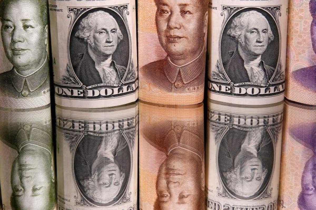 <p>Dólar en el mundo sube al cierre tras débiles datos desde China, mientras el yuan cae a su nivel más bajo en tres meses</p>