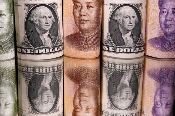 Dólar en el mundo sube al cierre tras débiles datos desde China, mientras el yuan cae a su nivel más bajo en tres meses