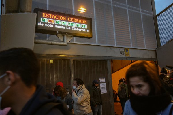 Metro mantendrá cerradas hasta el término del servicio cinco estaciones de la Línea 2 afectadas por falla