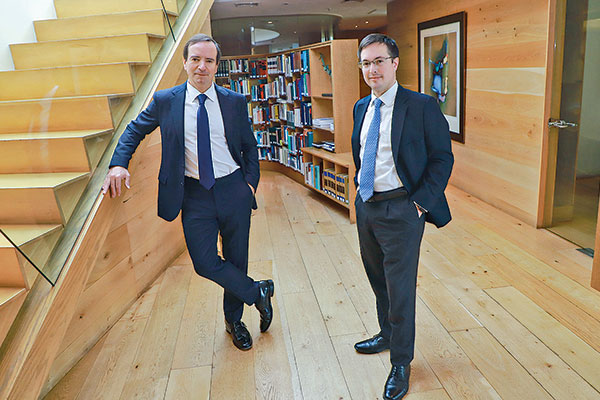 Arturo Fermandois junto a Ignacio Urbina, quien recientemente fue fichado para liderar el área ambiental del estudio. Foto: Julio Castro