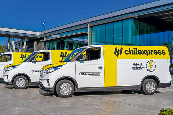 Chilexpress concreta el aterrizaje de su primera flota de 120 vehículos eléctricos en cuatro ciudades