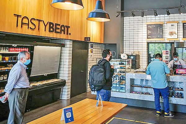 Tienda corner de Tasty Beat en el Edificio Parque Sur, en Las Condes.