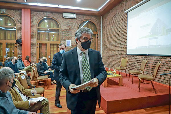 Equipo jurídico de Hacienda está revisando contenido del fallo de la Corte Suprema contra las isapres