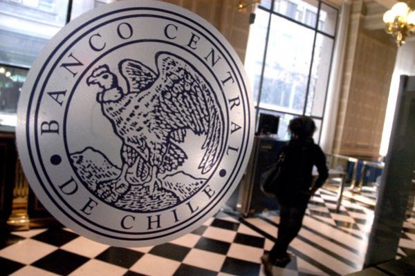 Intervención cambiaria: Banco Central reduce su monto semanal de cobertura a 15 días del plebiscito