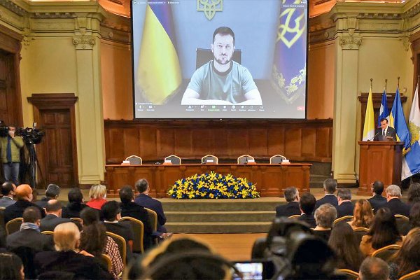 Cómo se gestó el encuentro de Zelenski en la UC