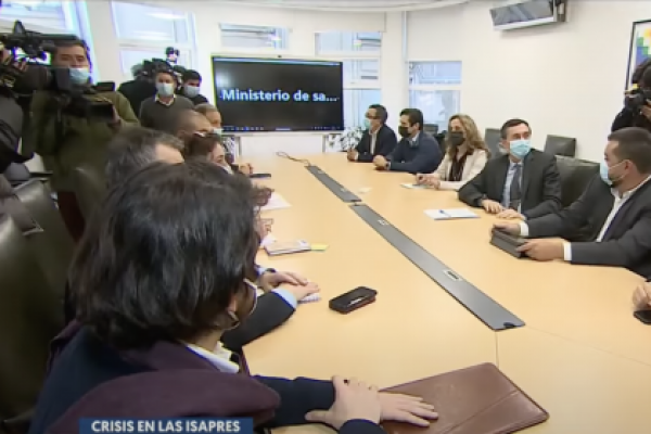 <p>Ahora en DF | Crisis en las isapres: posibles repercusiones ante el pago de licencias médicas</p>