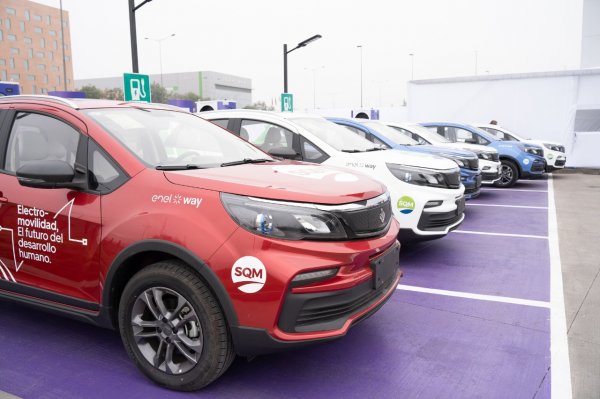 SQM y Uber se asocian para impulsar la electromovilidad dentro de la plataforma