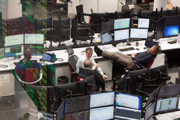 Seis meses de invasión de Ucrania en cifras del mercado: el rublo ruso es la moneda que más se fortalece en 2022
