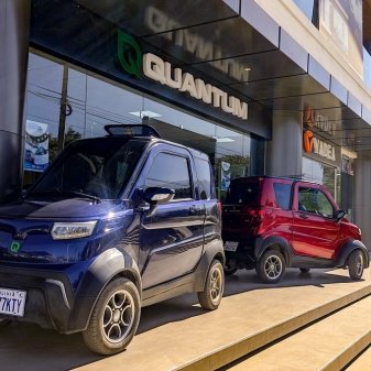 La historia de la fabricante de autos eléctricos boliviana que lucha por ganar presencia en Latinoamérica