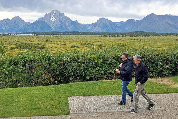 El presidente de la Fed, Jerome Powell, y el presidente de la Fed de Nueva York, John Williams, juntos en Jackson Hole, en la conferencia de 2019. Foto: Reuters