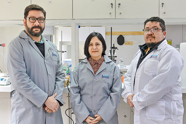 Walter Cañón, Katherine Delgado y Walter Vicencio, parte del equipo de la UBO.