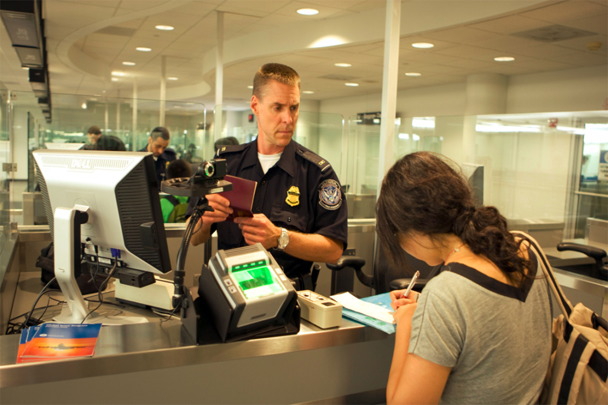 <p>Foto: Photo by James Tourtellotte/DHS</p>