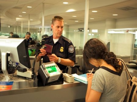 “Turismo criminal” pone en peligro visa Waiver para Chile