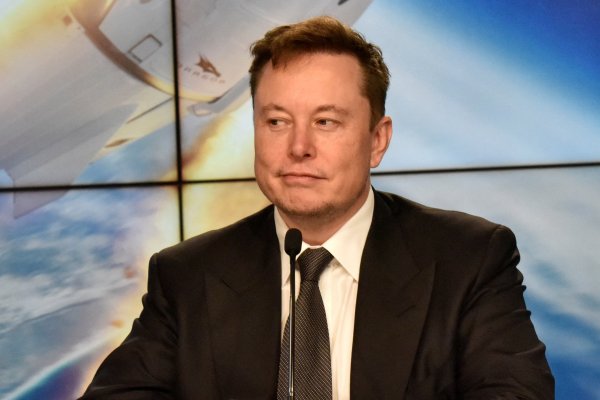 Elon Musk dice que el mundo necesita más petróleo y gas como puente hacia las energías renovables