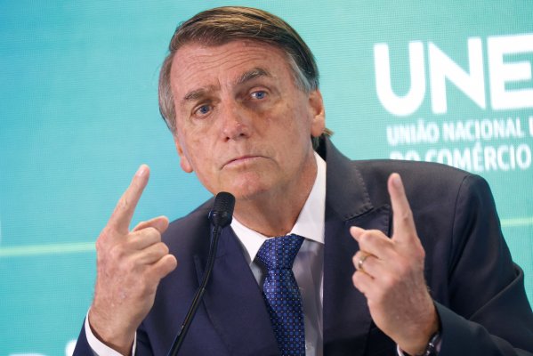 Bolsonaro ahonda polémica con Chile y ahora critica proyecto constitucional que se votará el domingo