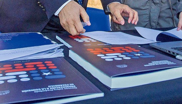 La batería de proyectos que debería tramitar el Congreso para implementar una nueva Constitución si gana el Apruebo