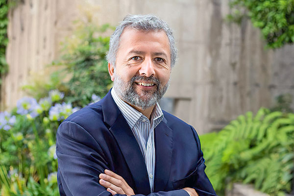 Exministro del TDLC se transforma en nuevo miembro del panel de expertos de transporte