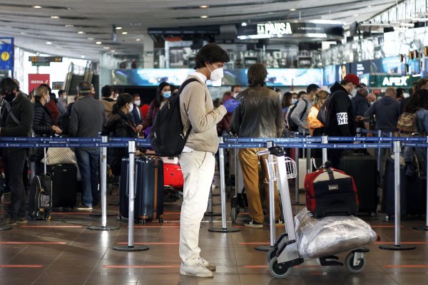 Fin de homologación de vacunas empieza este jueves y proyectan alza del 68% en entrada de turistas extranjeros