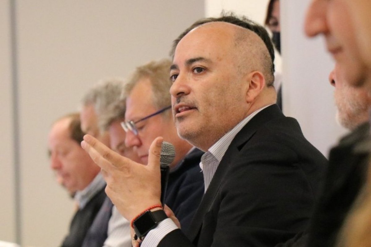 <p>Seremi del MOP en la RM y reajuste a contratos vigentes por alza de materiales: "Los contratos hay que terminarlos como se desarrollaron"</p>