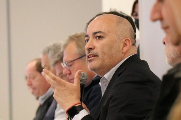 <p>Seremi del MOP en la RM y reajuste a contratos vigentes por alza de materiales: "Los contratos hay que terminarlos como se desarrollaron"</p>
