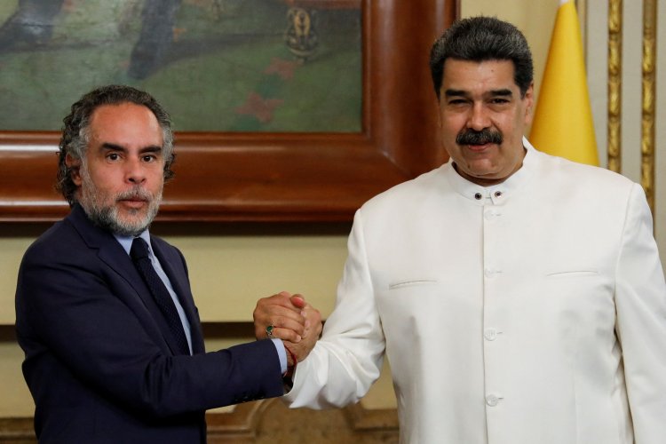 <p>El nuevo presidente de izquierda de Colombia intenta tender puentes con Venezuela</p>