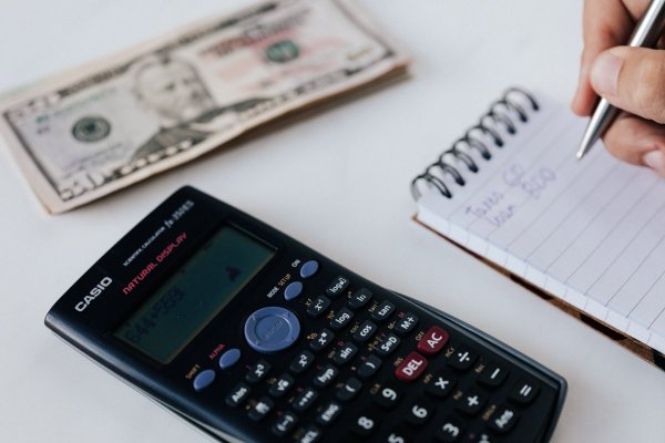¿Hay oportunidades entre las masivas pérdidas de Wall Street para los pequeños inversionistas?