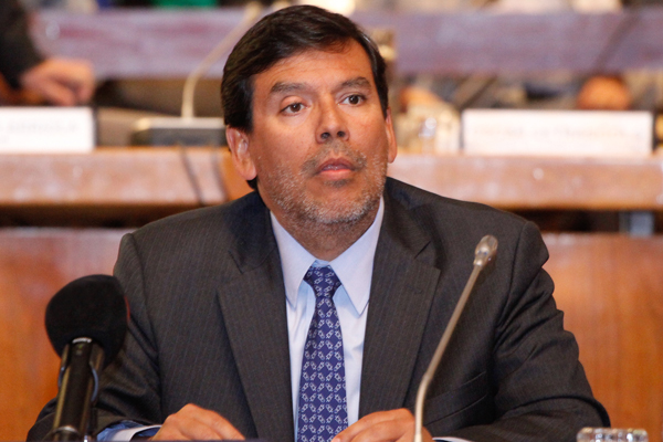 Arenas enfatiza necesidad de un sistema de pensión universal y advierte que el ahorro individual “no ha generado los resultados prometidos”