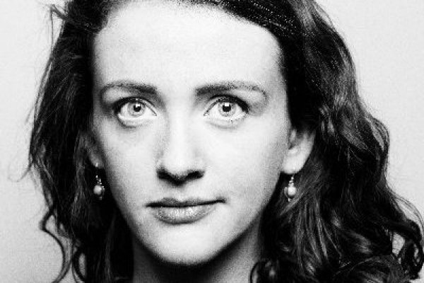 Quién es Ciara Nugent, la periodista de Time que entrevistó a Boric