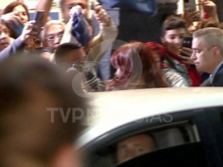 Vicepresidenta argentina Cristina Fernández sufre atentado y resulta ilesa