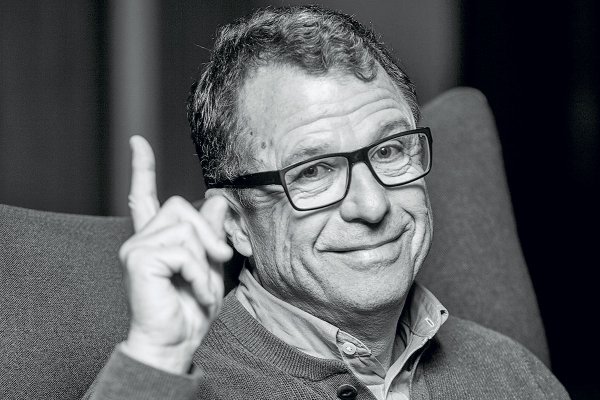 Sebastián Edwards: “No tengo redes sociales, pero sí tengo una cuenta de sapeo en Twitter”