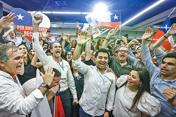 Distintos exconvencionales se dieron cita en el comando ciudadano. Foto: Agencia Uno