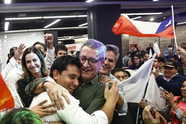 Comando del Rechazo comienza a celebrar con clara tendencia en contra de la propuesta constitucional