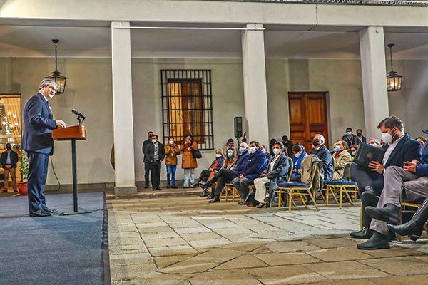 ¿Separar el proyecto, postergar votación para después del 18? Resultado del plebiscito enciende debate por la tramitación de la reforma tributaria