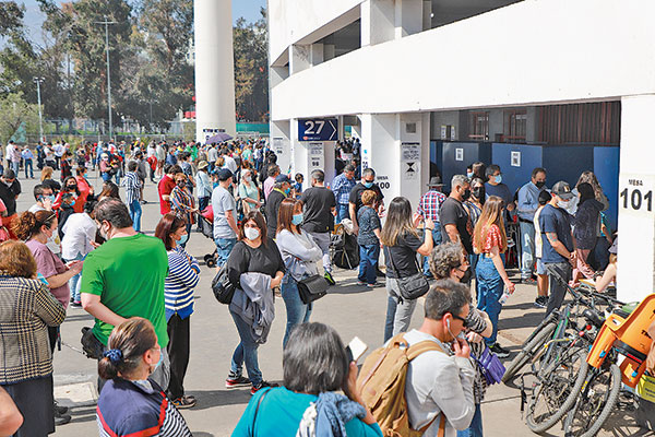 El voto obligatorio se tradujo en una alta participación en el plebiscito. Foto: Julio Castro