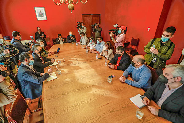 Uno de los encuentros del equipo económico fue ayer con la Central Unitaria de Trabajadores (CUT). Foto: Ministerio de Hacienda