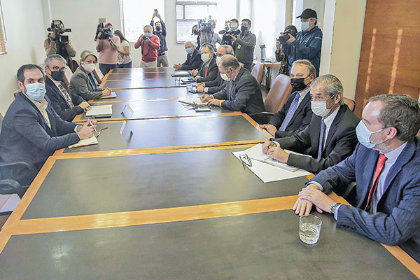 Gobierno se hace eco de propuestas empresariales sobre inversión y productividad