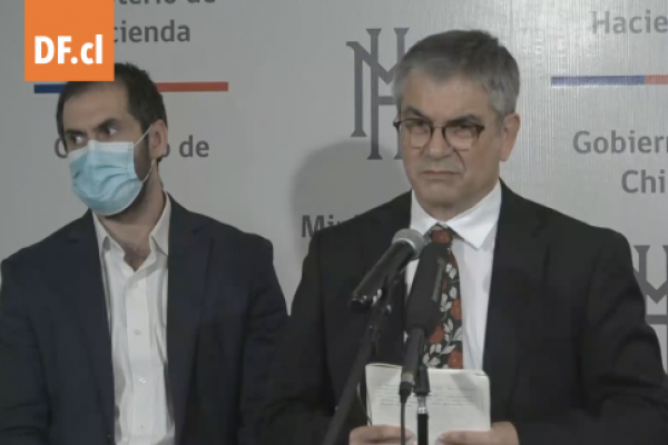 <p>Ahora en DF | Ministro Marcel confirma cambio de gabinete para este martes: "Desde ya vamos a tener cambios"</p>