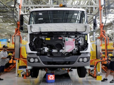 Mercedes-Benz despedirá a 3.600 trabajadores en Brasil por presiones de costos en la industria