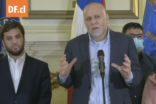 <p>Ahora en DF | Presidente del Senado tras reunión con la CUT: "Creemos que es fundamental escuchar todas las miradas"</p>