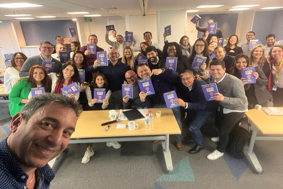 <p>52 tips para emprender, el nuevo libro del fundador de Map City</p>