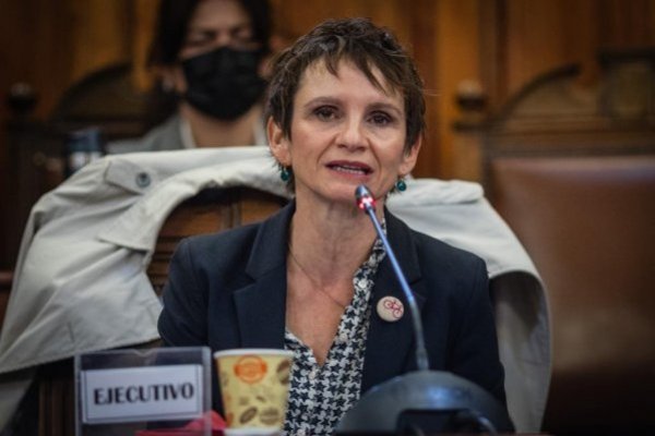Ministra Tohá por incidentes tras manifestaciones: "El derecho a quemar buses y a romper semáforos no existe”