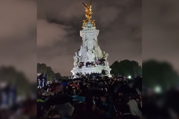 Reino Unido, entre el duelo por su reina y la incertidumbre por la crisis económica