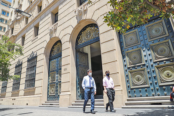 Herramientas para el Banco Central y cooperativas al perímetro de la CMF: los detalles de nueva ley de resiliencia e infraestructura financiera
