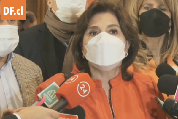 <p>Ahora en DF | Ministra Uriarte tras declaraciones de Camila Vallejo por itinerario constitucional: "El Gobierno no es prescindente de este proceso"</p>
