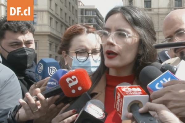 <p>Ahora en DF | Ministra Vallejo luego de cuestionamiento a sus dichos: "Los parlamentarios son los protagonistas en este momento"</p>