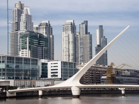 Inflación en Argentina acumula un alza de 79% anual