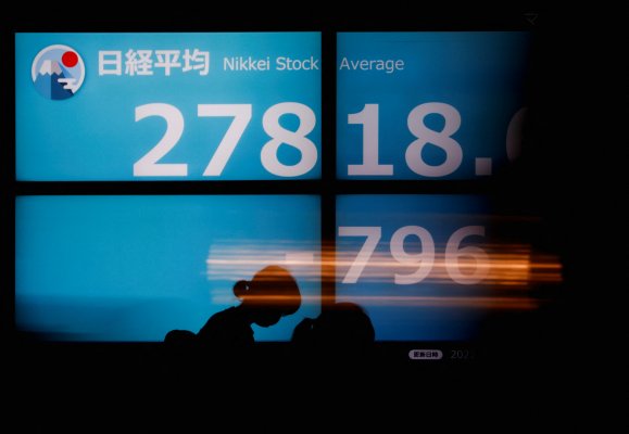 Acciones caen y rendimientos en EEUU suben antes de reuniones de bancos centrales