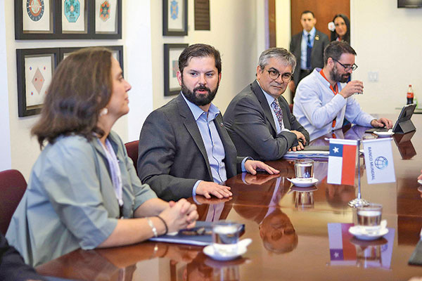 Marcel, Boric y la canciller Urrejola ayer en una reunión con el presidente del Banco Mundial, David Malpass. Foto: Agencia Uno