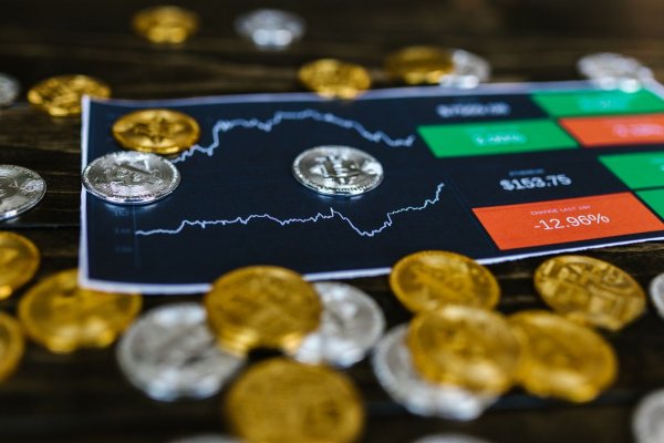 Bitcoin continúa en mínimos de tres meses luego de que la Reserva Federal aumentara las tasas de interés